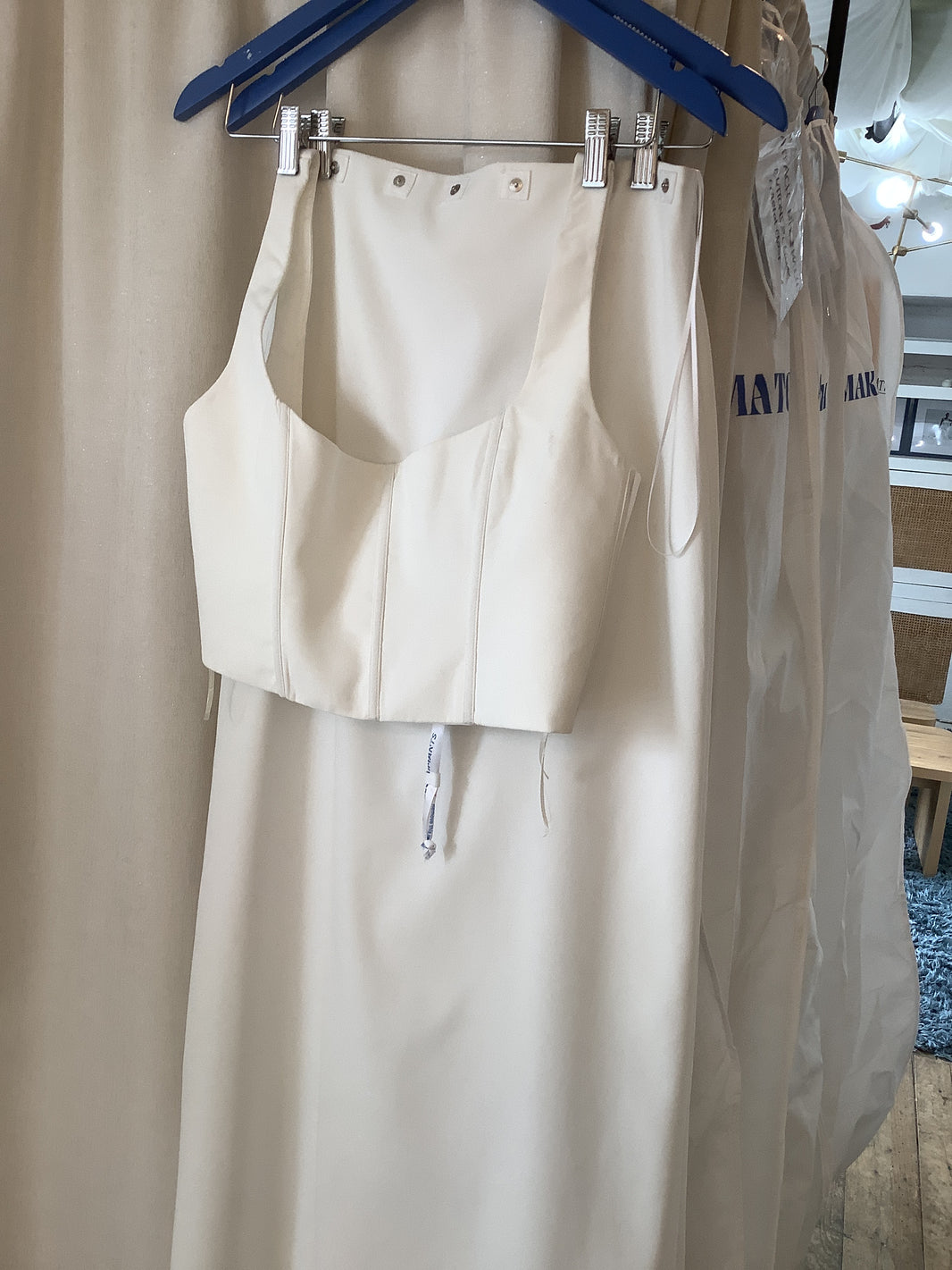 Mix& match column halter